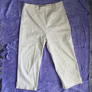 🇺🇸3/$25 🇺🇸 Bill Blass Capris Stretch Cotton cream white floral pattern